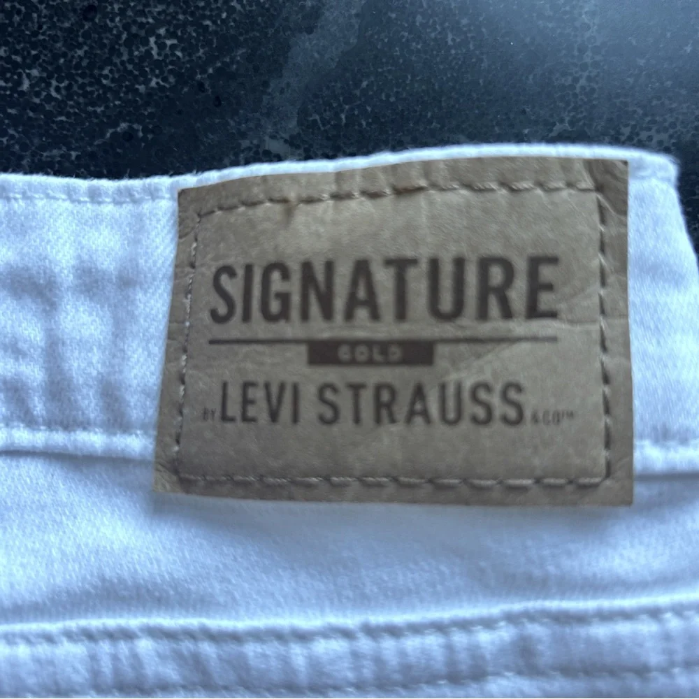 Levi Strauss Signature Mid-Rise Capri - Size 18W - Picture 2 of 9